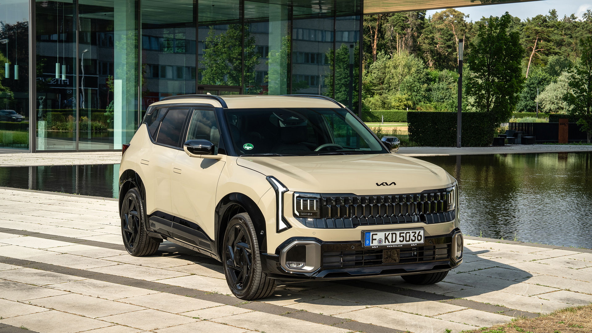 kia_seltos_x line_awd_tan_beige_static 001